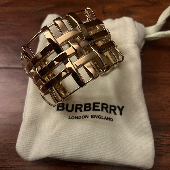 Burberry Cuff Link Bracelet NWT Size Small - Picture 1 of 3
